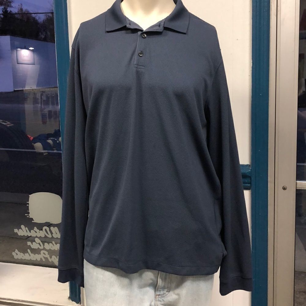 Men’s Large Van Heusen Navy Tee